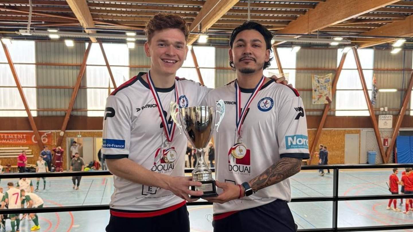 UN PAR DE JUGADORES SONORENSES DE HOCKEY LOGRAN CAMPEONATO DE SALA EN LIGA DE FRANCIA 